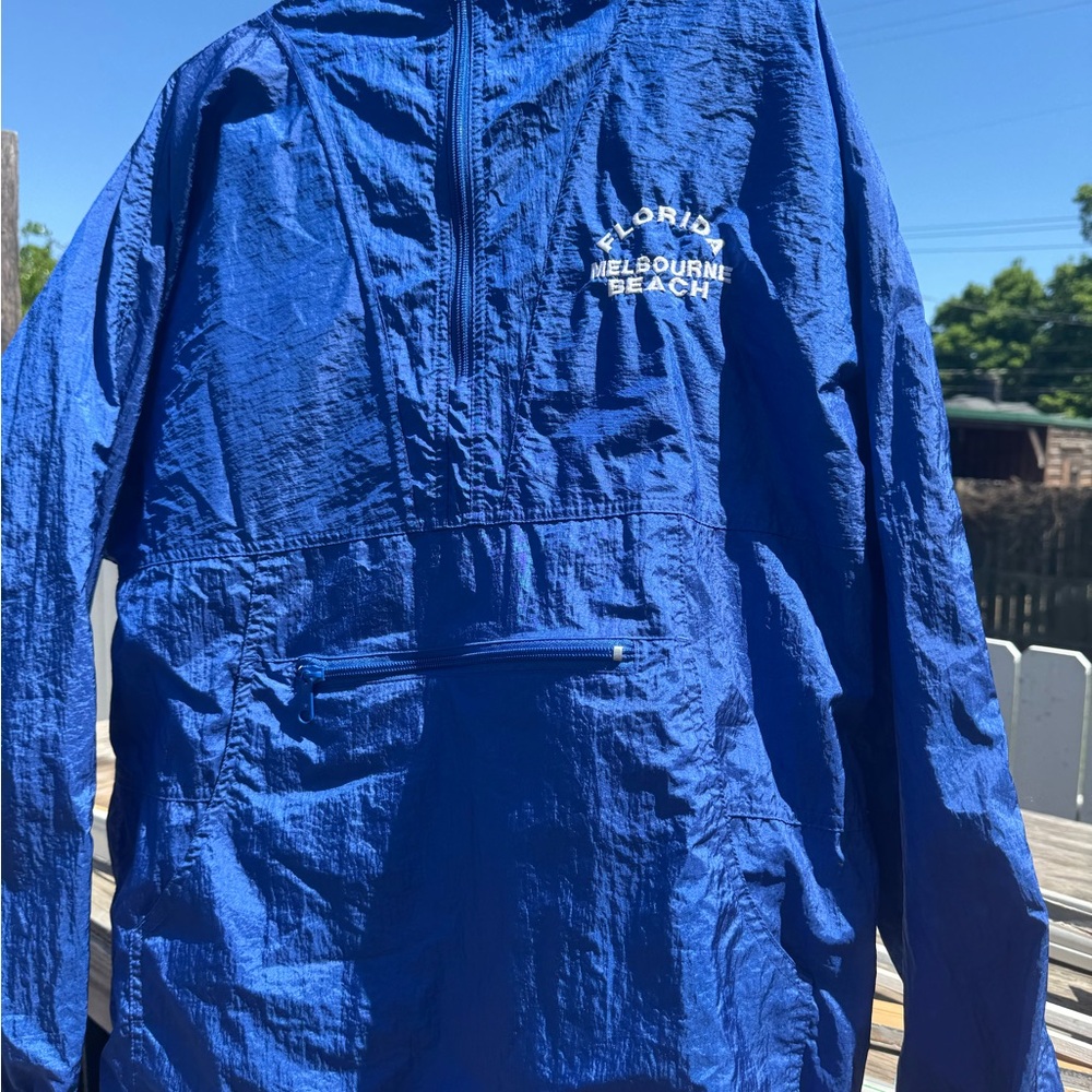 Hooded windbreaker